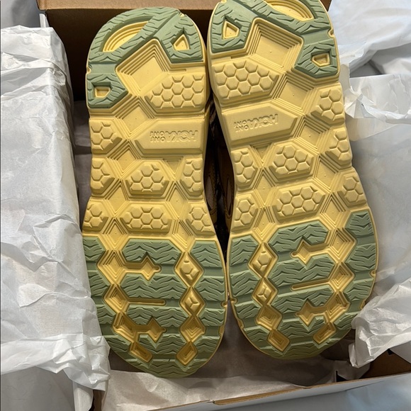 Hoka Clifton  “oat Milk pollen “ Athletic Shoes with Chunky Design - Picture 2 of 6